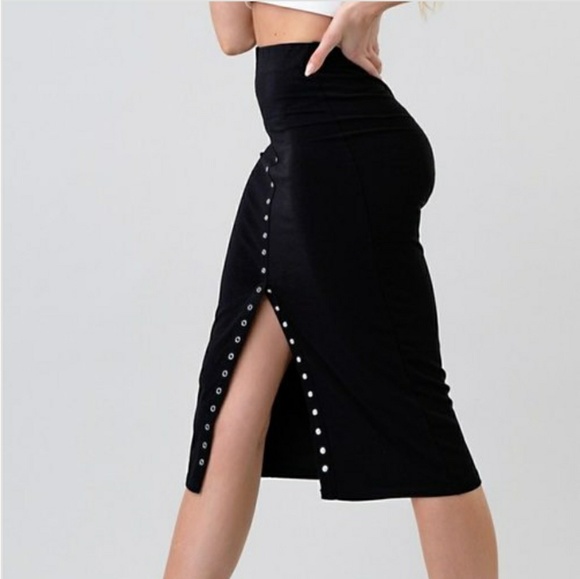 HEART & HIPS Snap Tape Black Midi Skirt - Picture 6 of 7